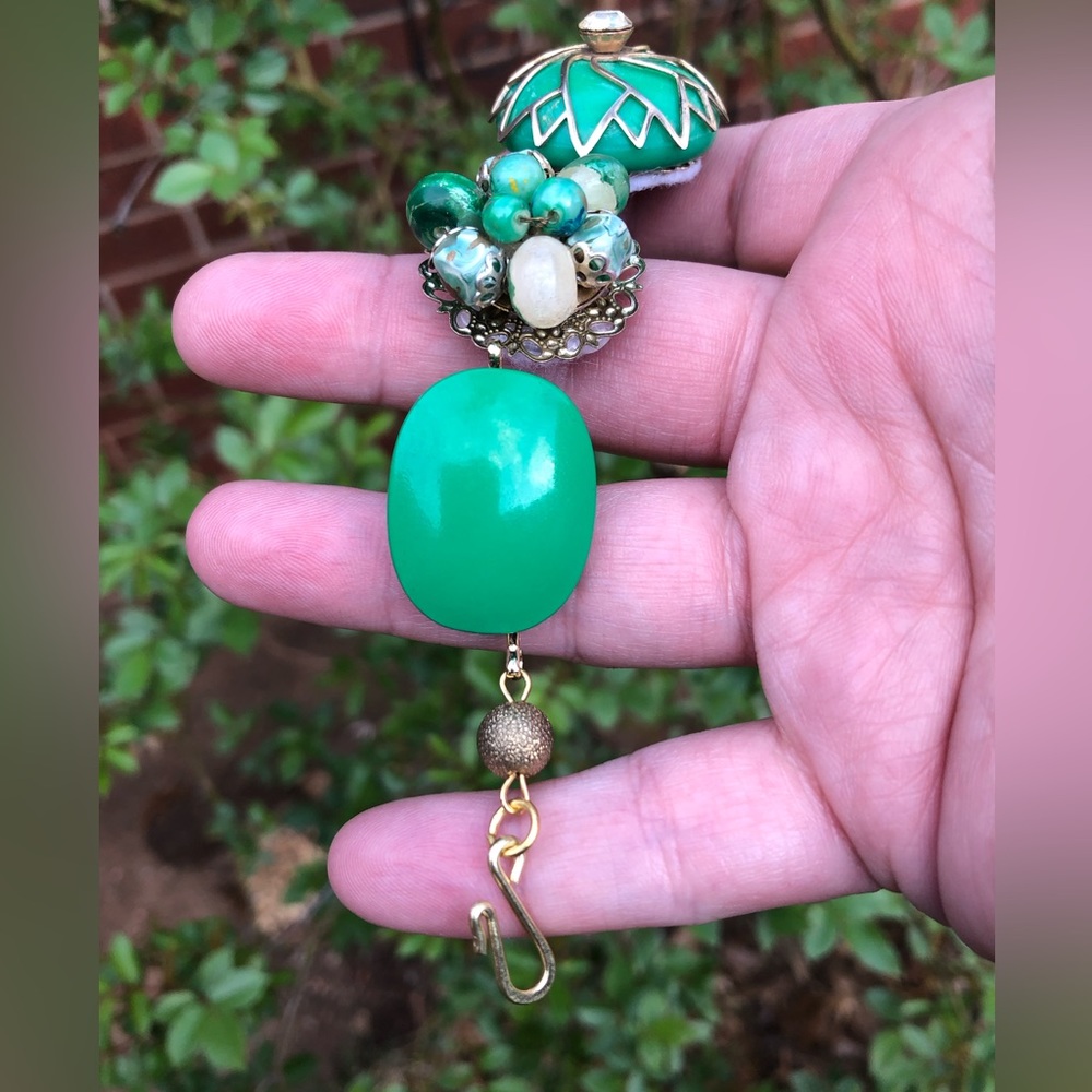 “Grasshopper” 💚 Gorgeous green bracelet from upcycled earrings! 💚 - Picture 5 of 5